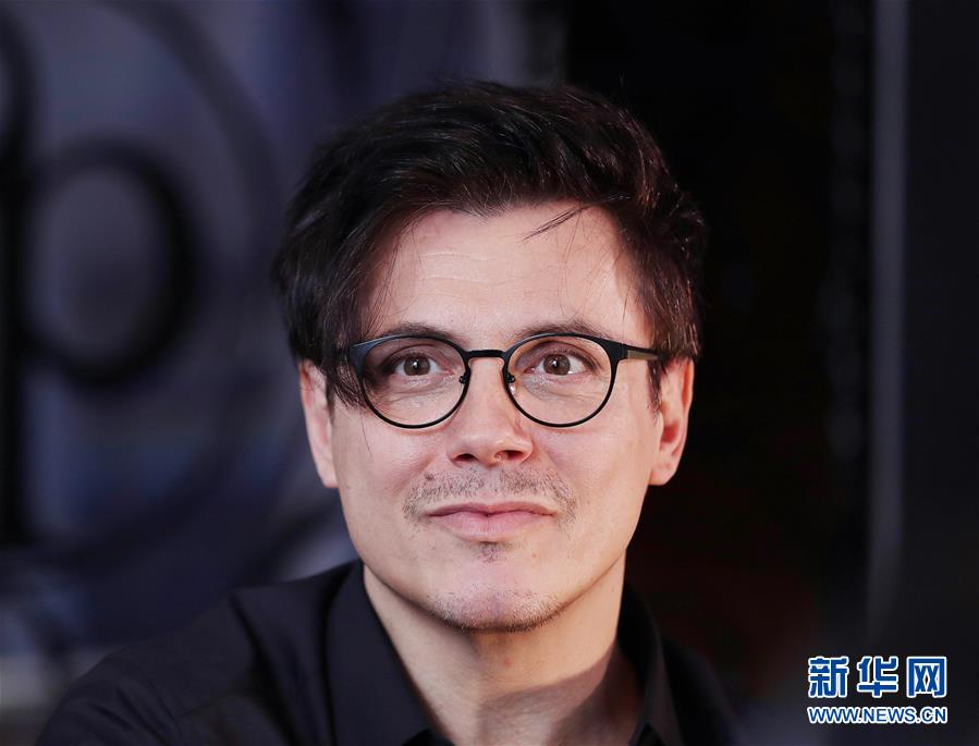 （國(guó)際&middot;圖文互動(dòng)）（6）通訊：手牽手，我們共同驅(qū)散陰霾&mdash;&mdash;法國(guó)音樂人創(chuàng)作抗疫歌曲背后的故事