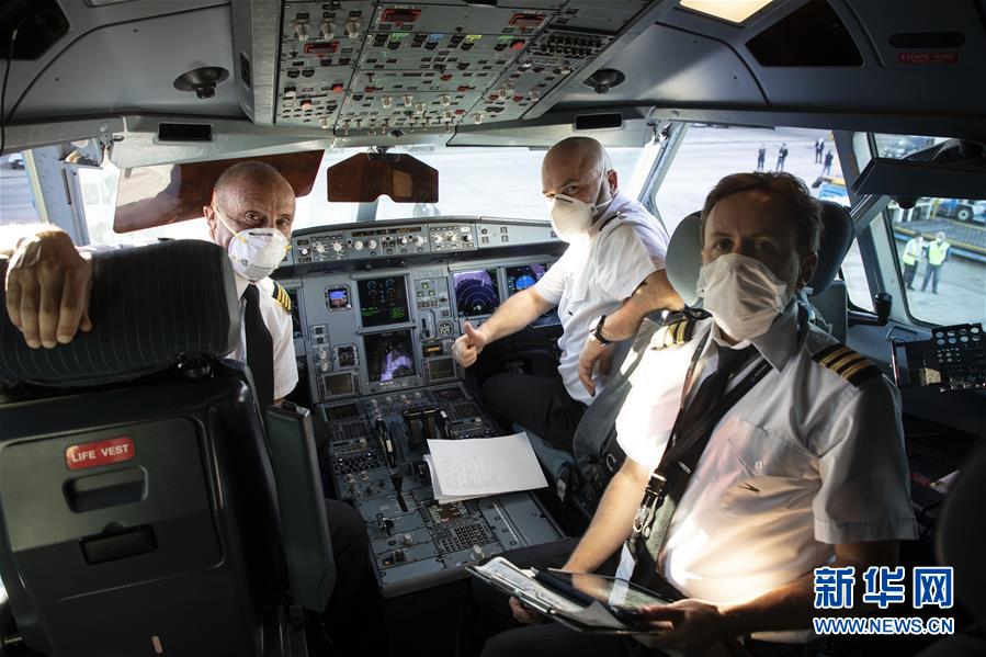 （圖文互動(dòng)&middot;國(guó)際疫情）（3）通訊：3.8萬(wàn)公里的航程　跨越大洋的情誼&mdash;&mdash;記阿根廷從中國(guó)運(yùn)載防疫物資