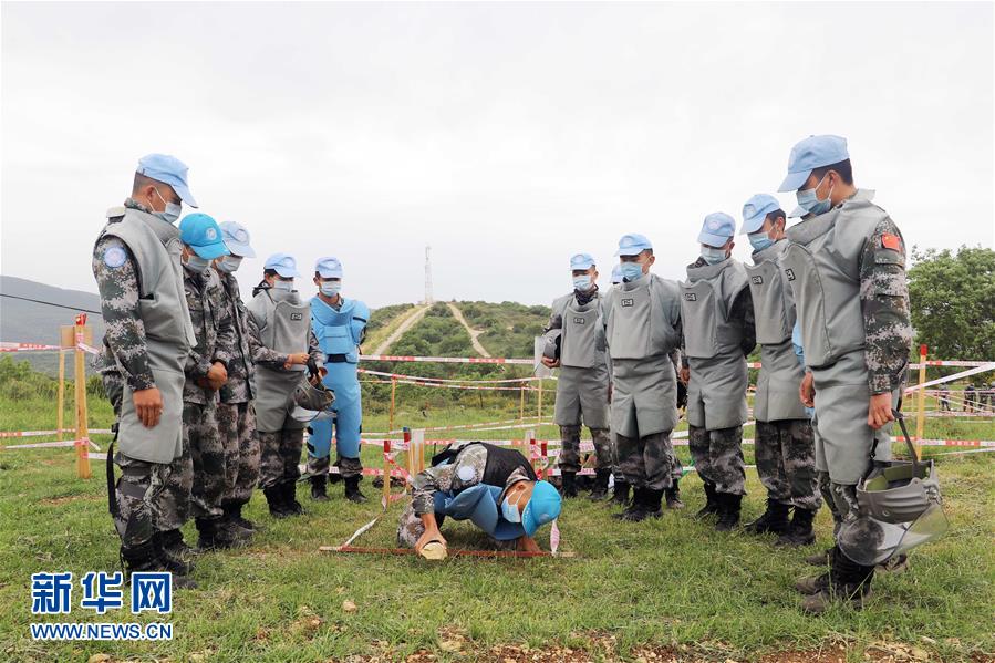 (國際·圖文互動)(4)通訊:“中國式掃雷精準且高效”——記聯黎官員視察中國維和官兵“藍線”掃雷訓練