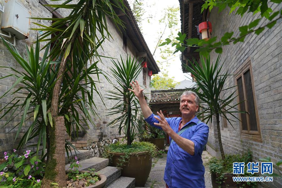 （抗疫中的真善美&middot;圖文互動）（1）南非人伊恩&middot;漢姆林頓：&ldquo;我在中國農村抗疫&rdquo;