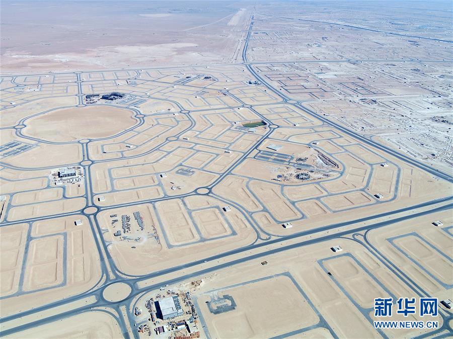 （國際疫情&middot;圖文互動）（5）通訊：防疫、生產(chǎn)兩不誤，沙漠現(xiàn)&ldquo;棋盤&rdquo;&mdash;&mdash;記中企承建科威特住房基建項目
