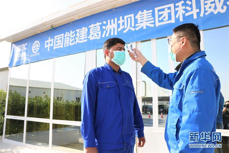 （國際疫情&middot;圖文互動）（6）通訊：防疫、生產(chǎn)兩不誤，沙漠現(xiàn)&ldquo;棋盤&rdquo;&mdash;&mdash;記中企承建科威特住房基建項目