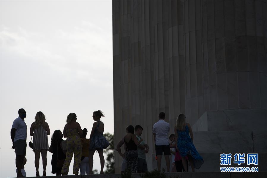 (國際疫情)(4)美國單日新增病例數超4萬 近期病例年輕人居多