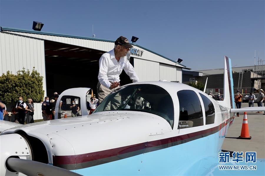 (國際·圖文互動)(9)“飛虎隊(duì)”百歲老兵駕機(jī)重上藍(lán)天