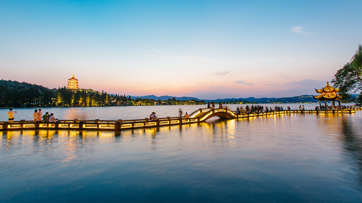 西湖掠影：&ldquo;三面云山一面城&rdquo;