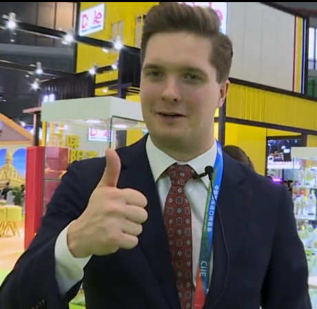 看快閃《不遠(yuǎn)萬(wàn)里來(lái)看&ldquo;你&rdquo;》，聽(tīng)老外點(diǎn)贊進(jìn)博會(huì)