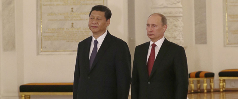 2013年3月，習(xí)近平出席普京舉行的歡迎儀式